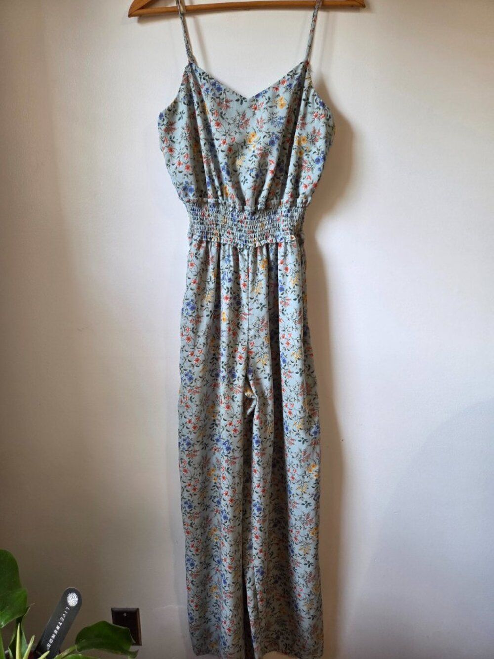 EUC EMERALD SUNDAE V NECK FLORAL JUMPSUIT SIZE M